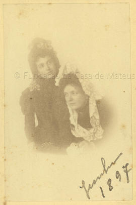 De uma fotógrafa amadora. Lisboa 1897. Maria Teresa e Augusta Ornellas.