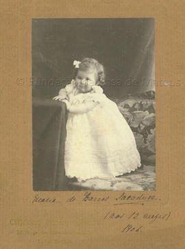 Maria de Barros Sacadura, em bébé.