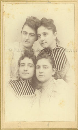 Amelia Burnay Madame Morales; Elisa Burnay Viscondessa de Mairos; Carolina Burnay de Soares Cardoso, Viscondessa do Marco; Sophia Burnay de Mello Breyner, Condessa de Mafra. Granja, 1890.