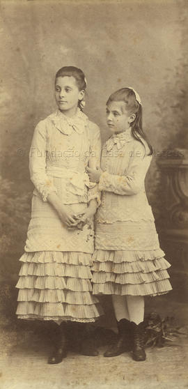 D. Maria dos Prazeres de Sousa Botelho e Melo e sua irmã D. Maria Teresa de Sousa Botelho e Melo, 2.ª condessa de Mangualde.