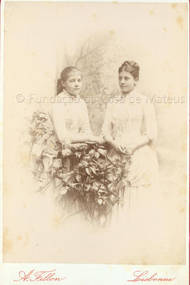 D. Maria Teresa de Sousa Botelho e Melo, 2ª condessa de Mangualde, e sua irmã D. Maria dos Prazeres de Sousa Botelho e Melo