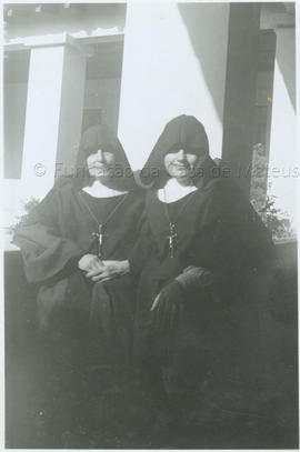 Saudades de ambas, tirada no Convento do Menino Deus, pelo Fernando, a 3 Out. 1951