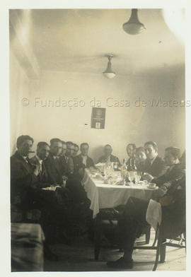 Almoço em Ricobaio. Abril de 1934 (excursão do fim do curso de Engenheiro IST)