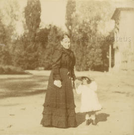D. Maria Inácia de Sousa Botelho Mourão e Vasconcelos e D. Maria Teresa de Sousa Botelho de Albuquerque, condessa de Tomar, em Mateus