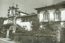 2 - Na saída de Ponte do Lima para os Arcos, junto á Vila e na estrada.