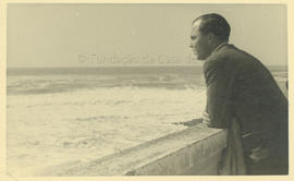 [D. Francisco de Sousa Botelho de Albuquerque, conde de Mangualde, à beira-mar]